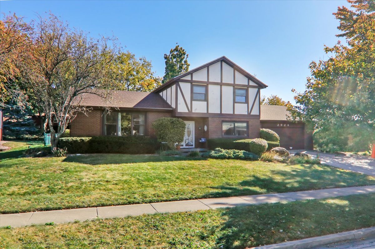 2924 Capen Drive Property Photo 1