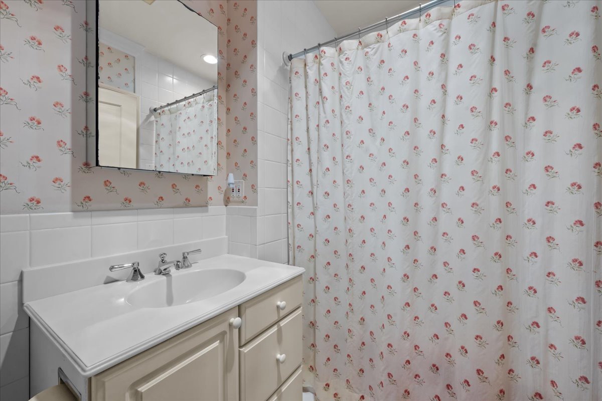 381 Linden Street Property Photo 23