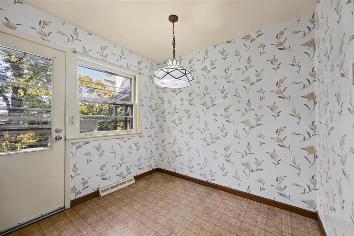 2720 Appletree Lane Property Photo 9