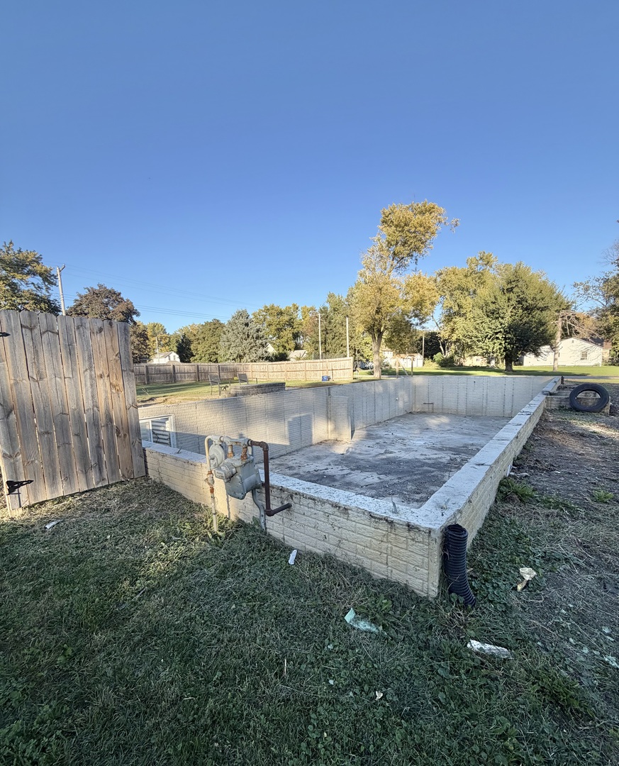 215 E James Street Property Photo 3
