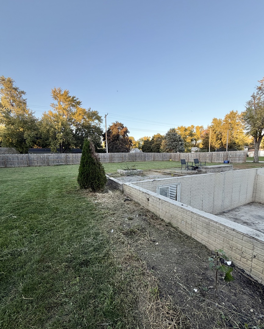 215 E James Street Property Photo 4