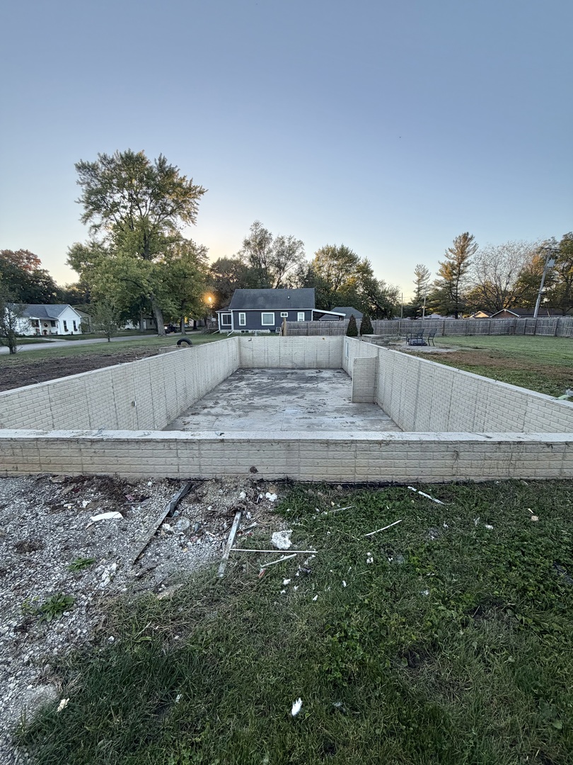 215 E James Street Property Photo 8