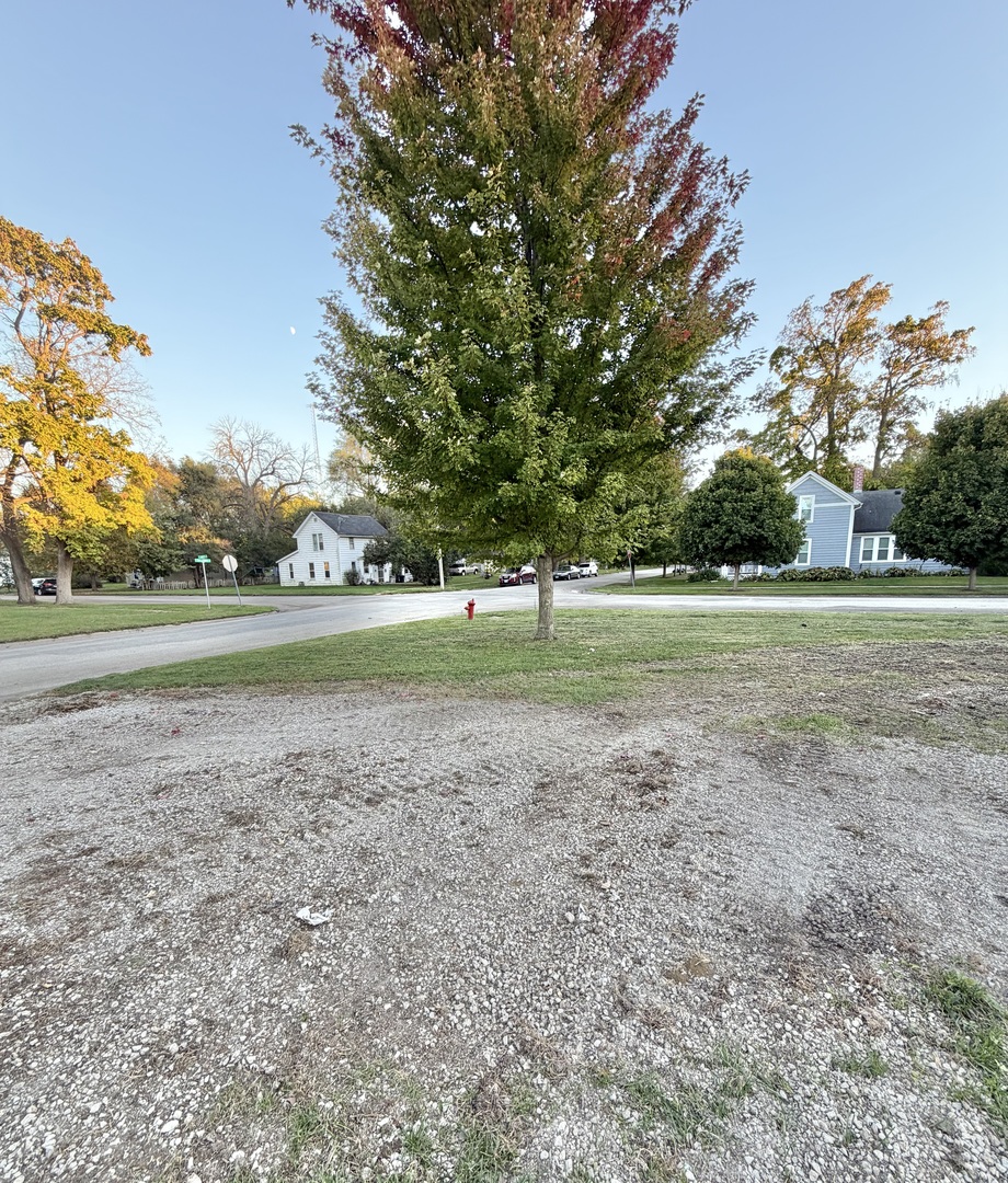 215 E James Street Property Photo 10
