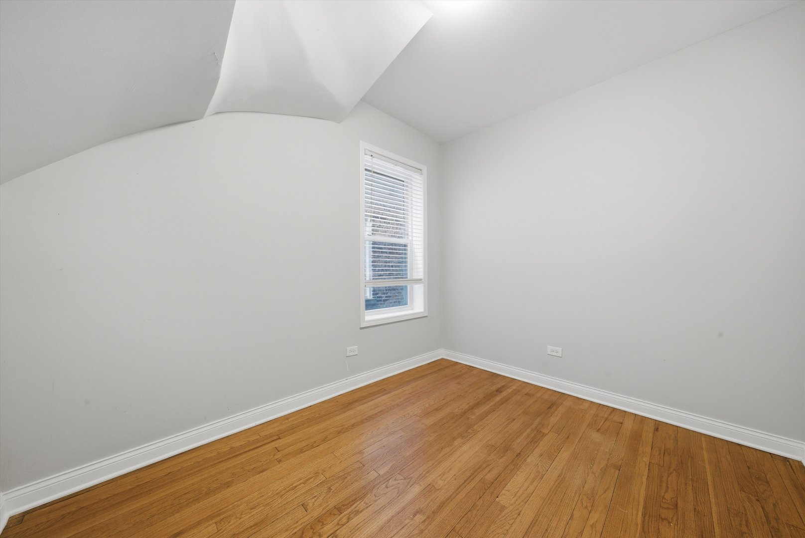 5039 W Cullom Avenue 2 Property Photo 9