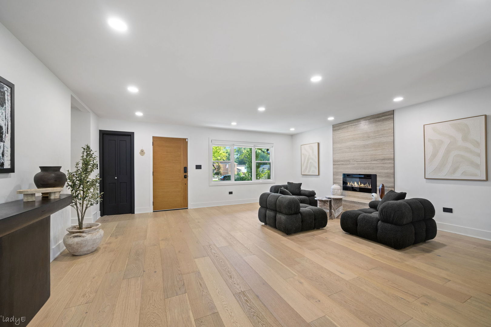 566 Earl Drive Property Photo 10