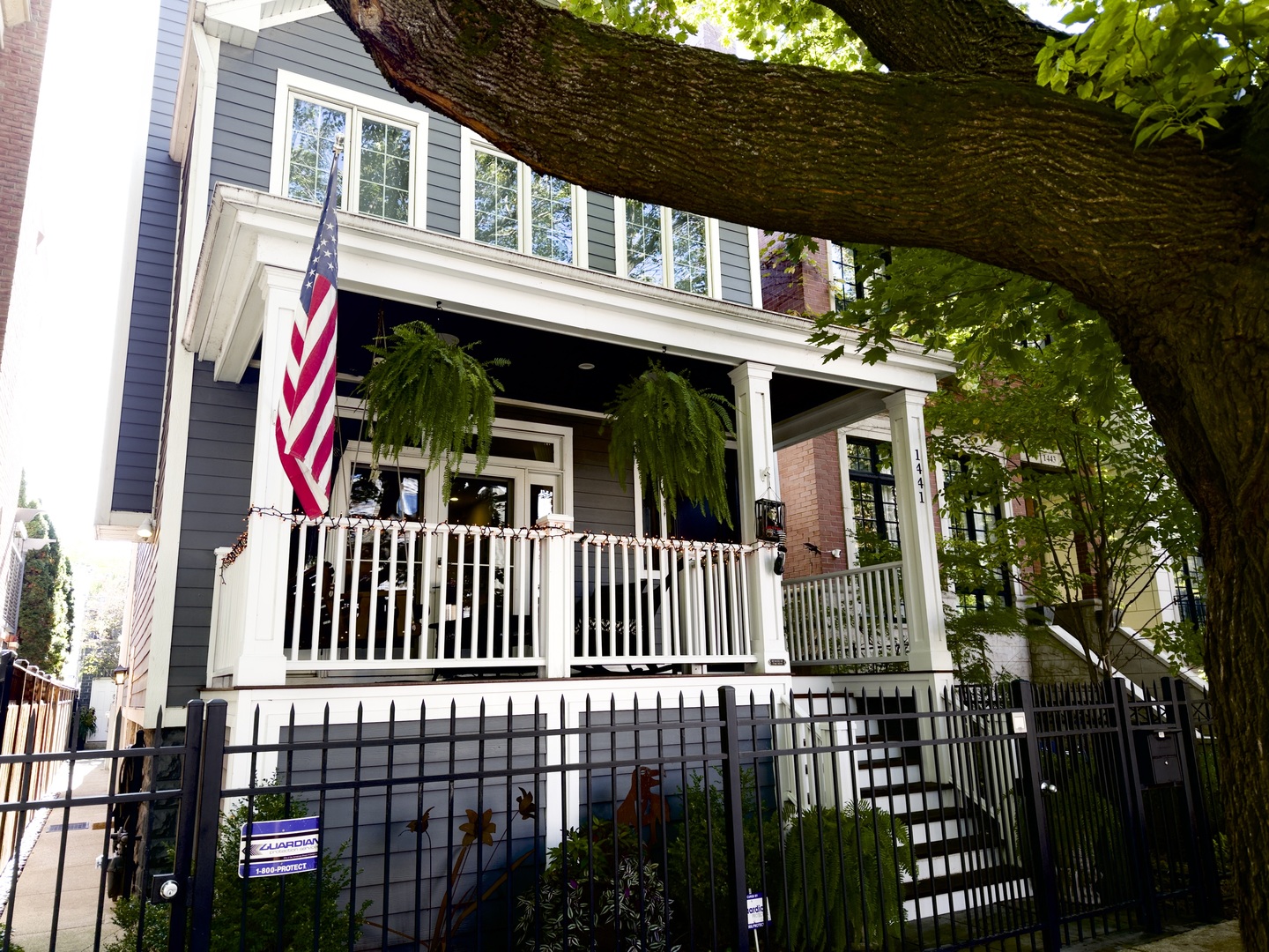 1441 W Wolfram Street G Property Photo 1