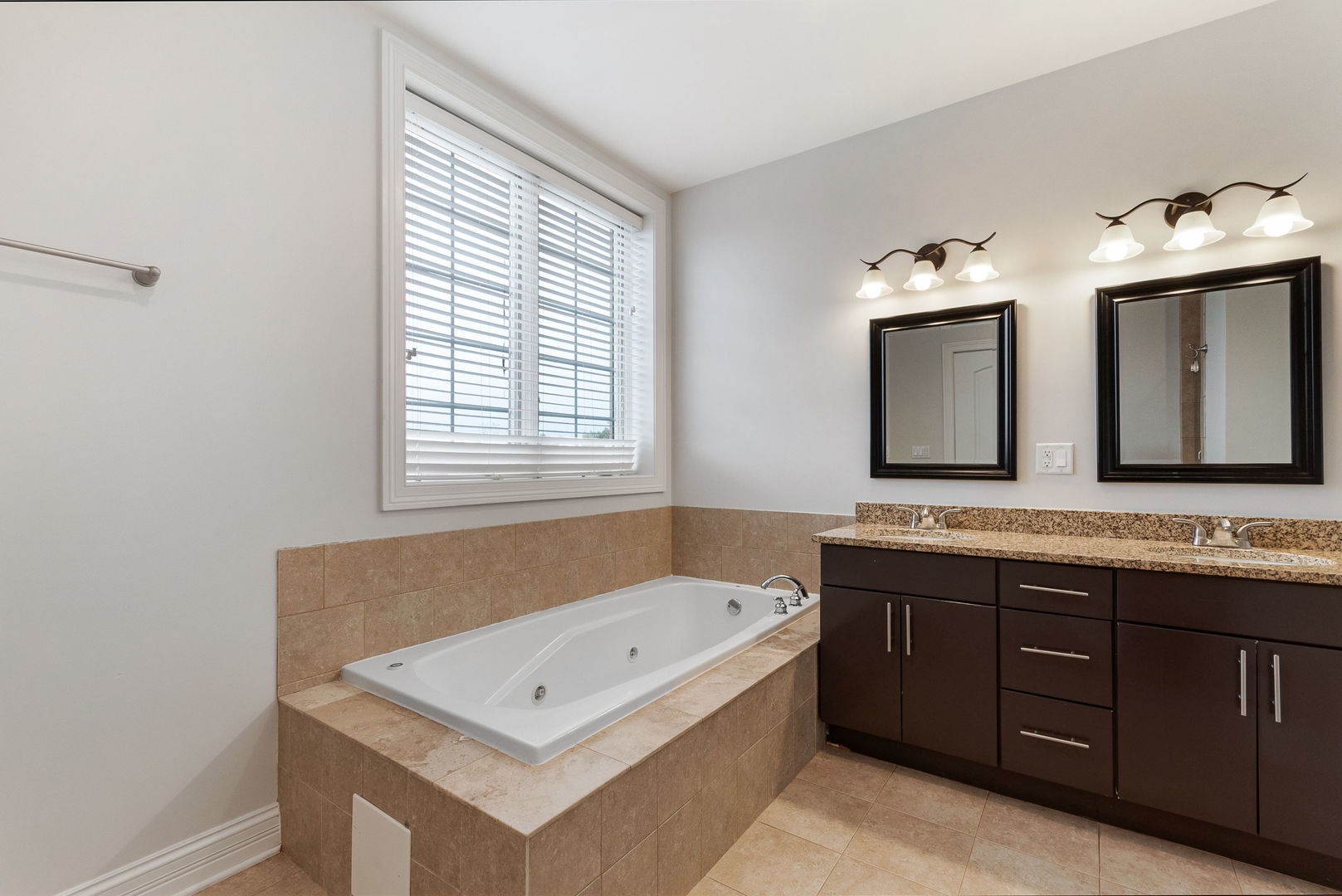16w530 Bluff Road Property Photo 19