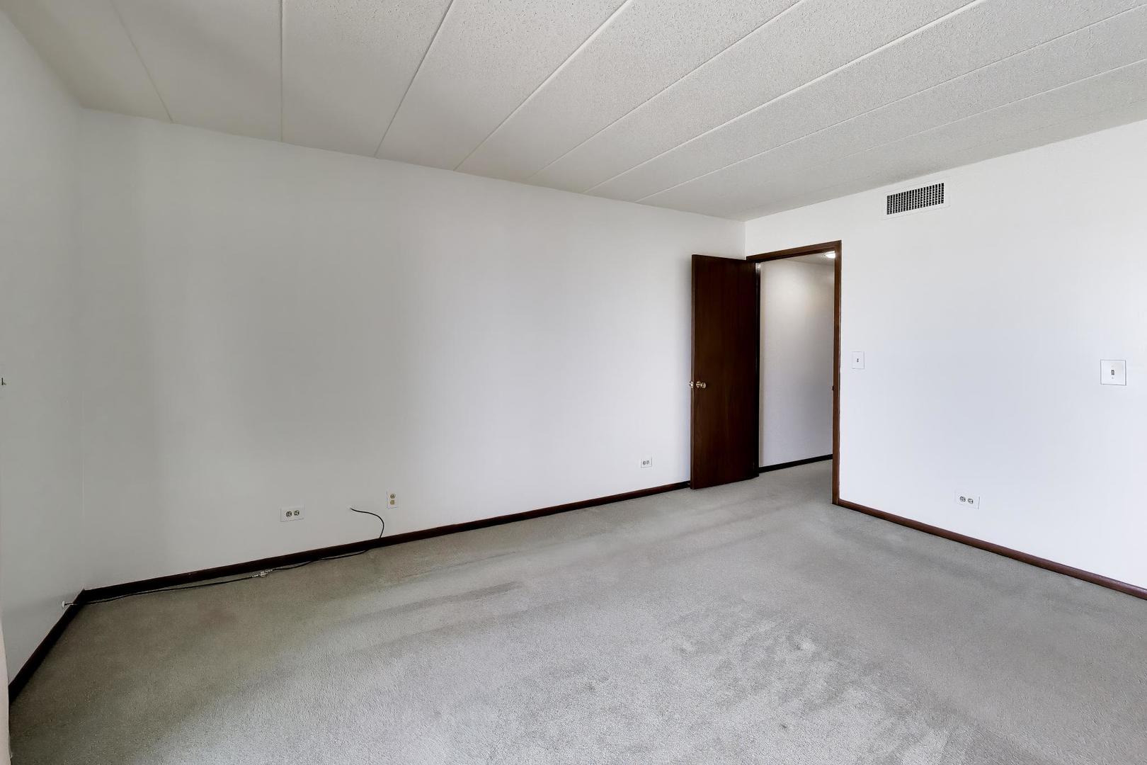 901 Center Street 403 Property Photo 27