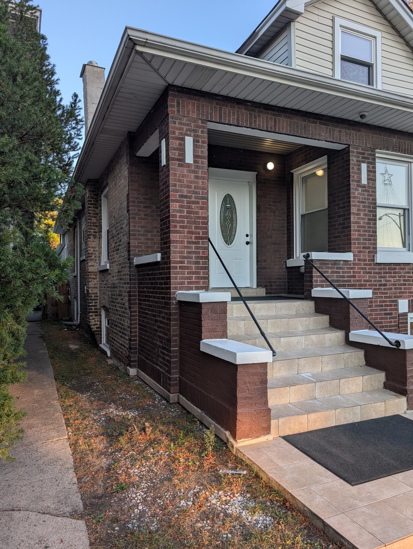 7755 S Calumet Avenue Property Photo 2