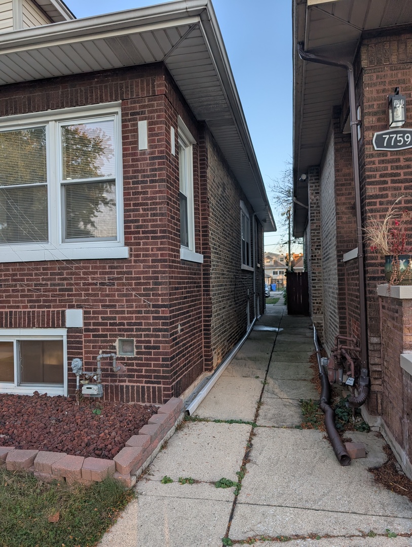 7755 S Calumet Avenue Property Photo 4