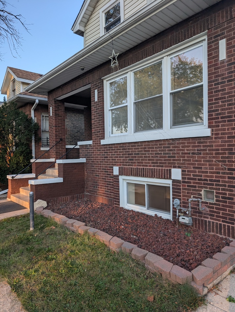7755 S Calumet Avenue Property Photo 5