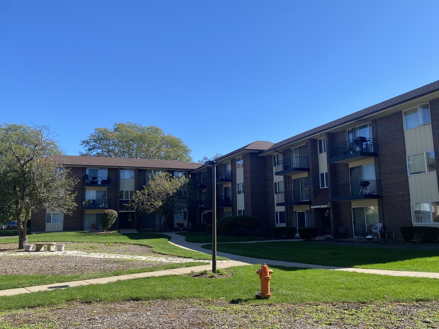 5S100 Pebblewood Lane D10