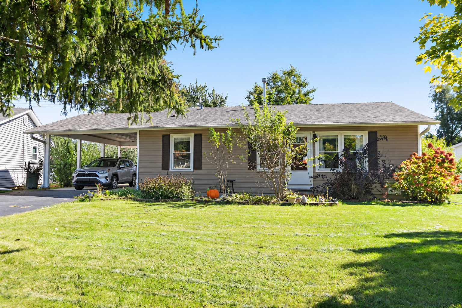 112 Mccabe Drive Property Photo 1