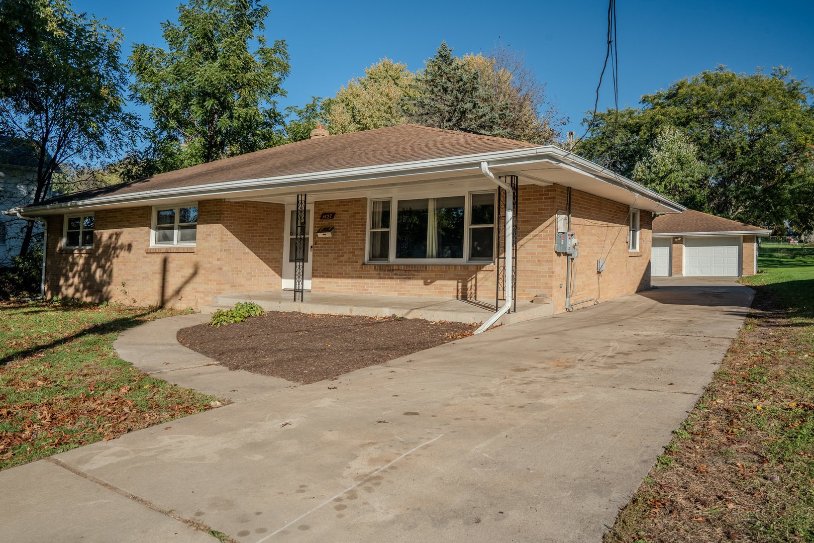 1427 S Walnut Avenue Property Photo 1