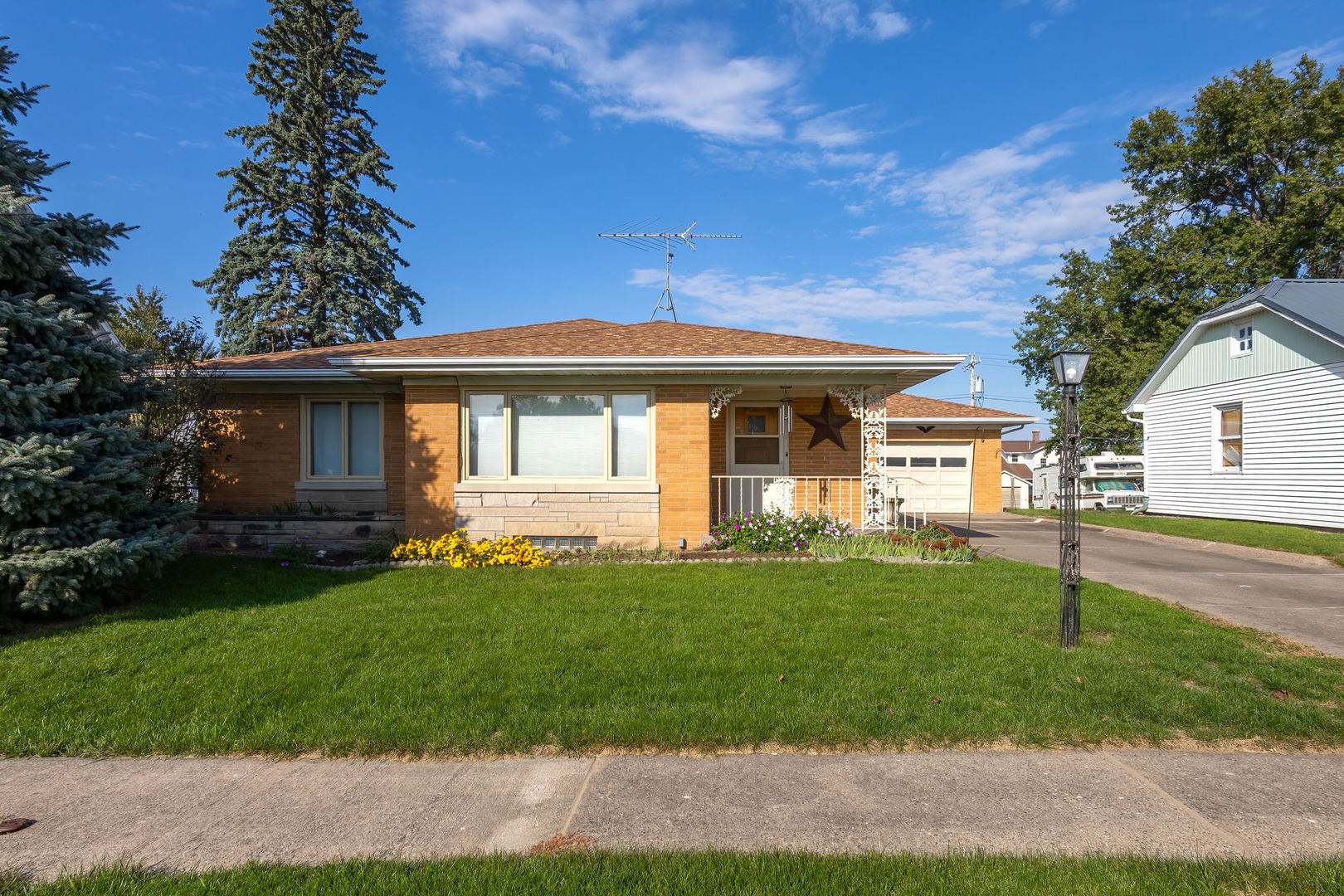 406 3rd Street Property Photo 1
