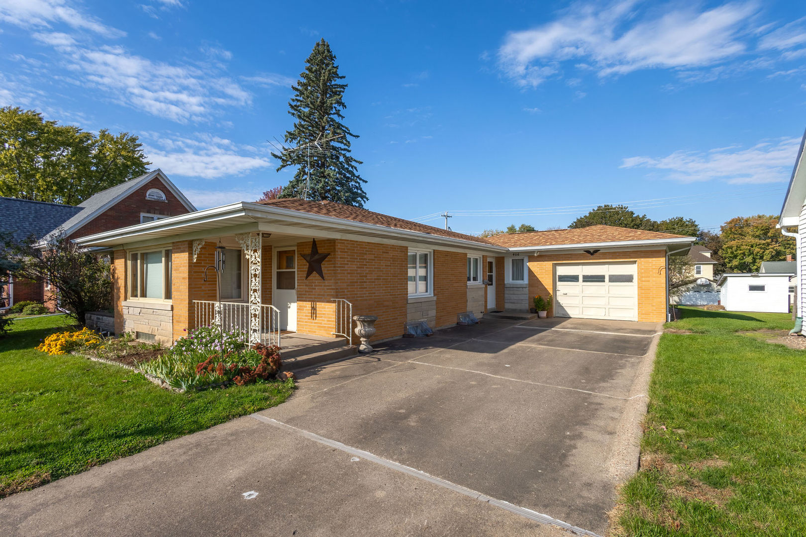 406 3rd Street Property Photo 2