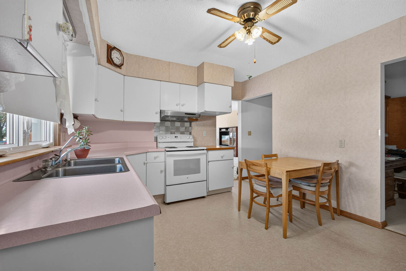 406 3rd Street Property Photo 8