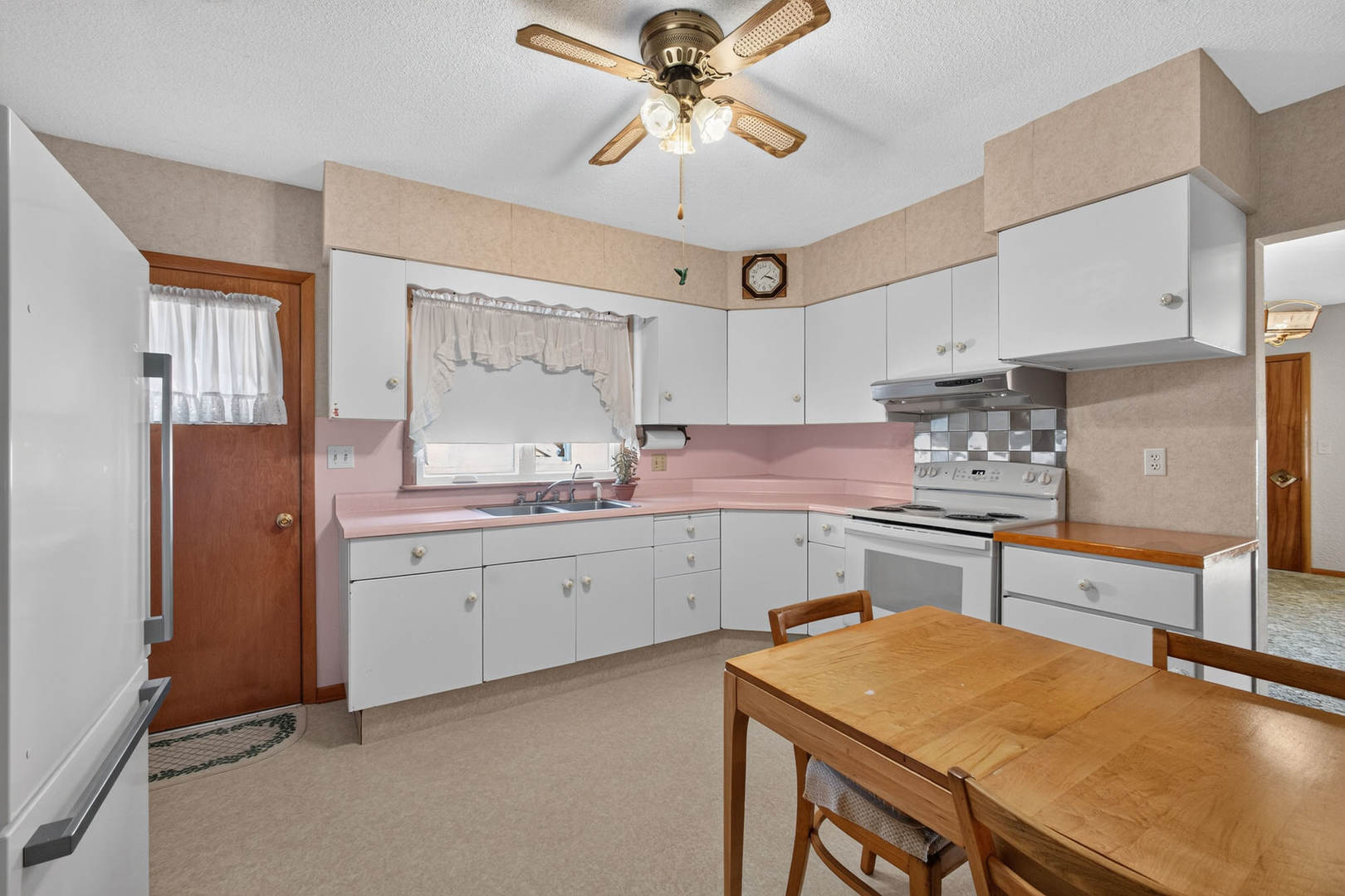 406 3rd Street Property Photo 9