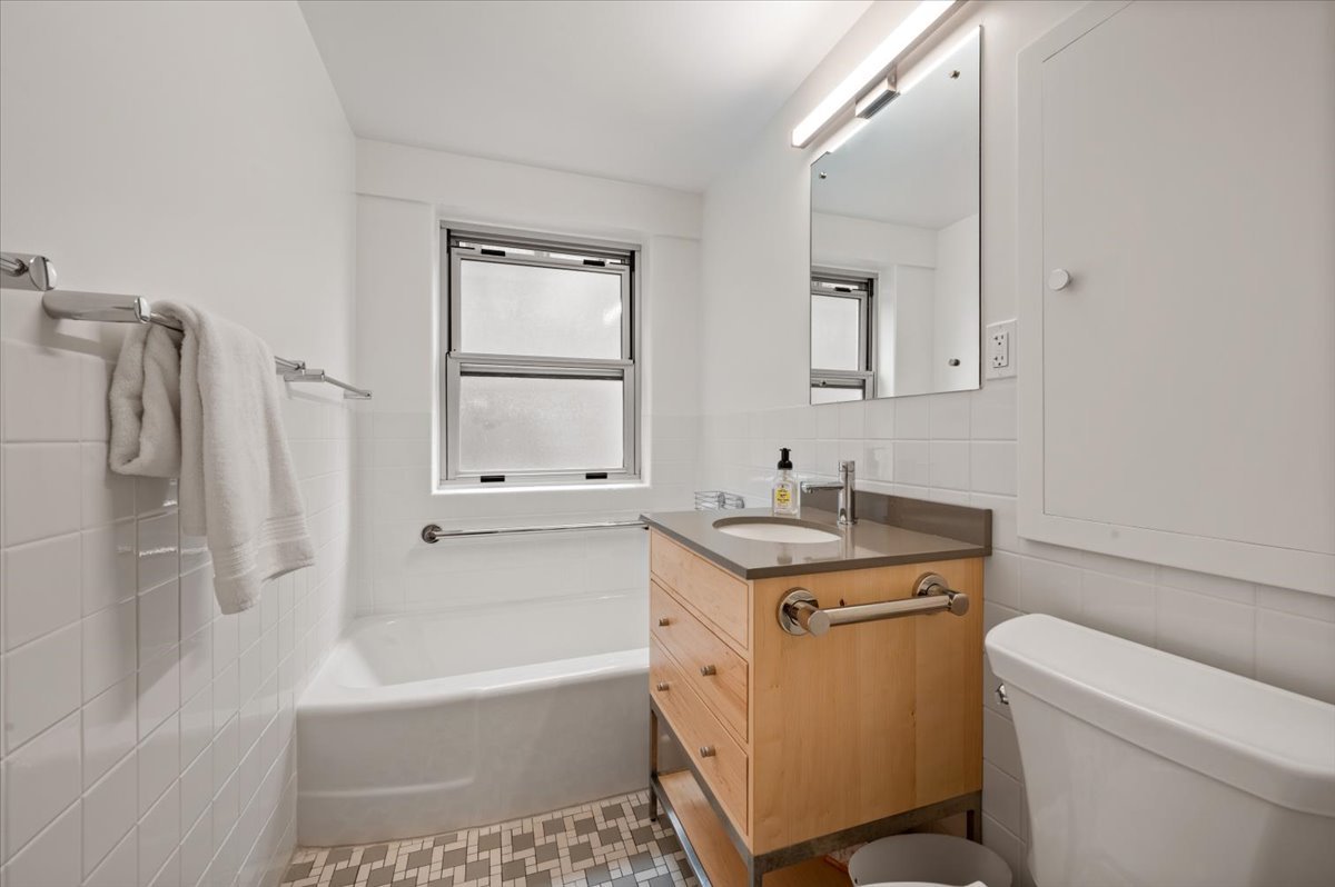 1508 Hinman Avenue 6c Property Photo 23