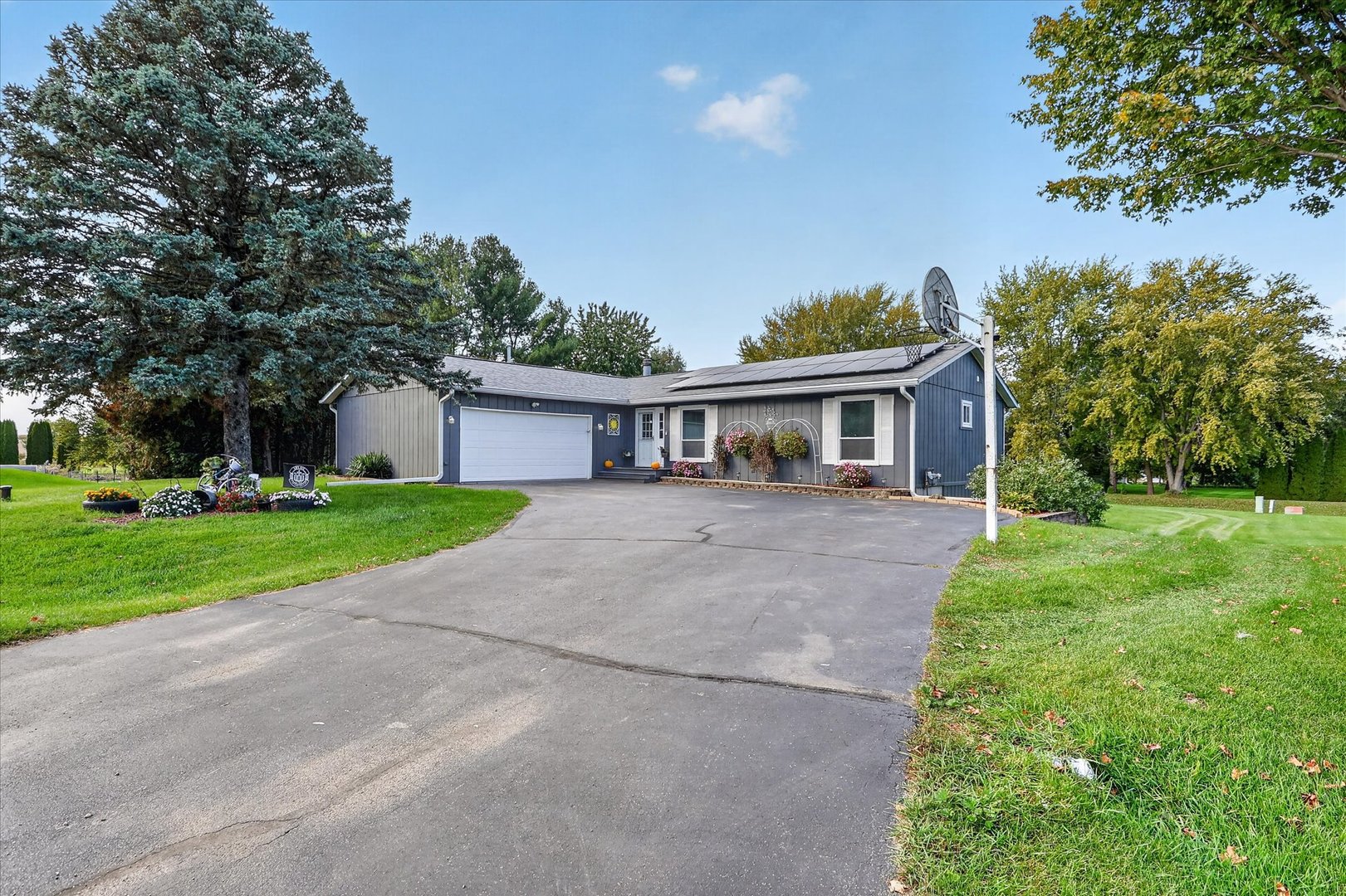 8085 Clearview Drive Property Photo 1