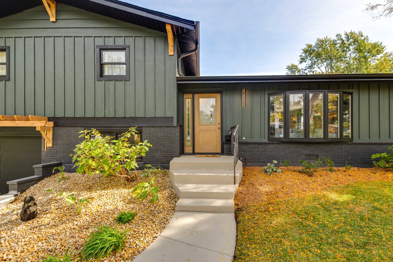 6955 Parkview Drive Property Photo 4