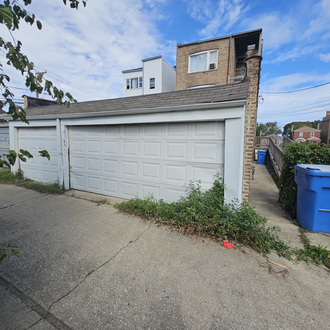 619 E 102nd Place Property Photo 3