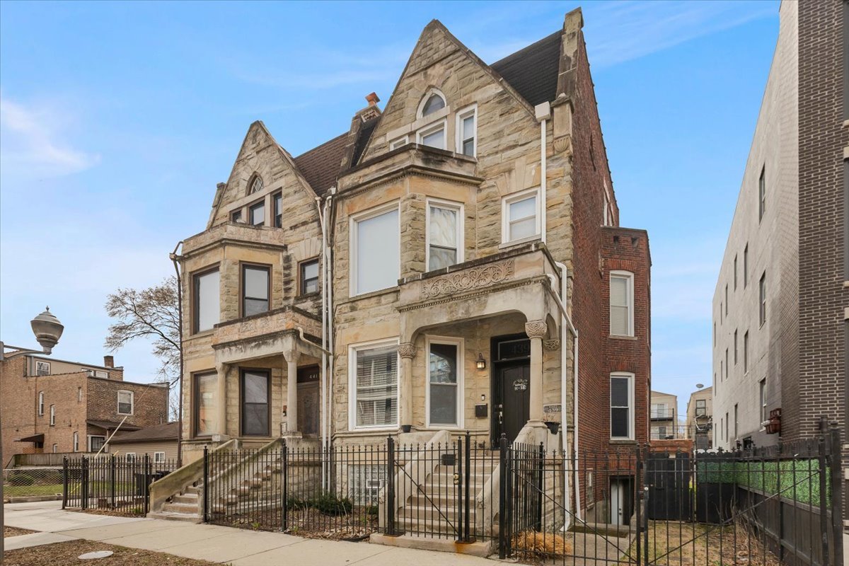 439 E 48TH Street Property Photo 1