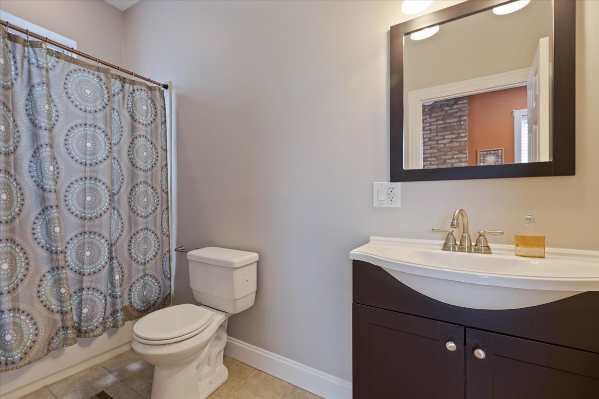 439 E 48th Street Property Photo 21