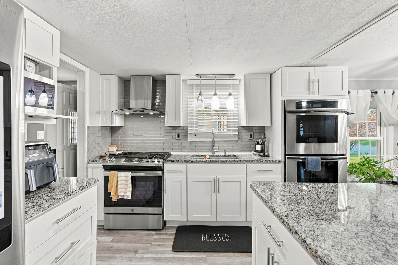 1035 Springdale Lane Property Photo 10