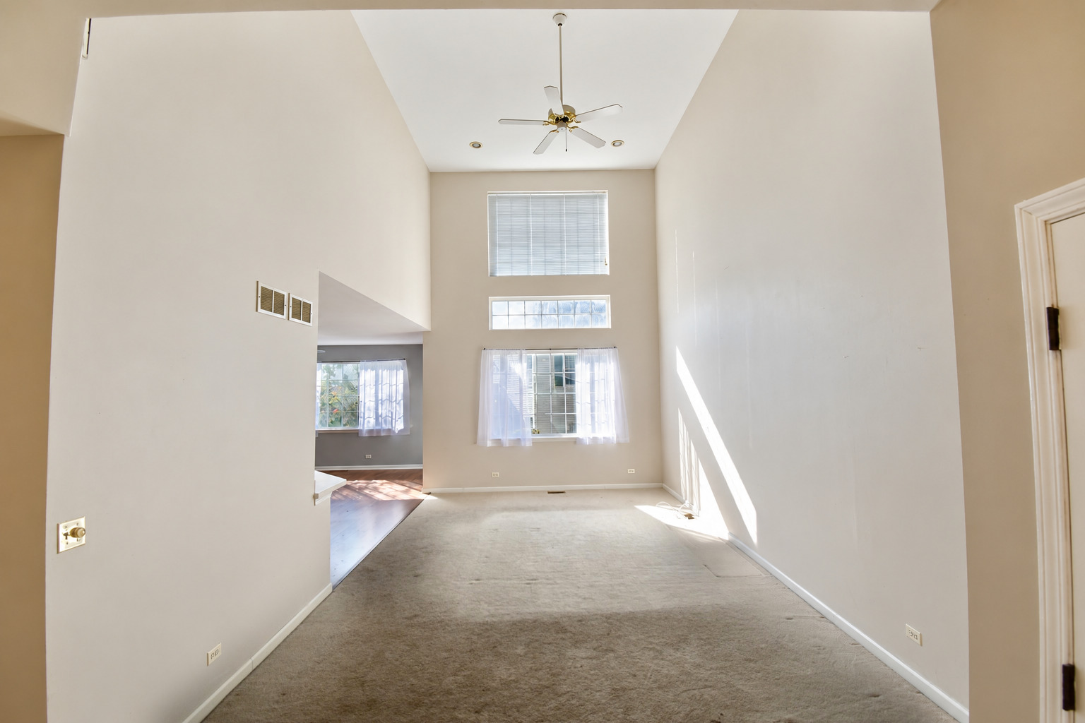 53 Stonegate Lane Property Photo 4