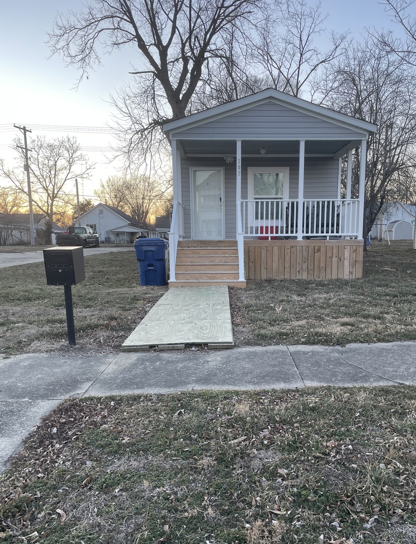 207 5th Street Property Photo 1
