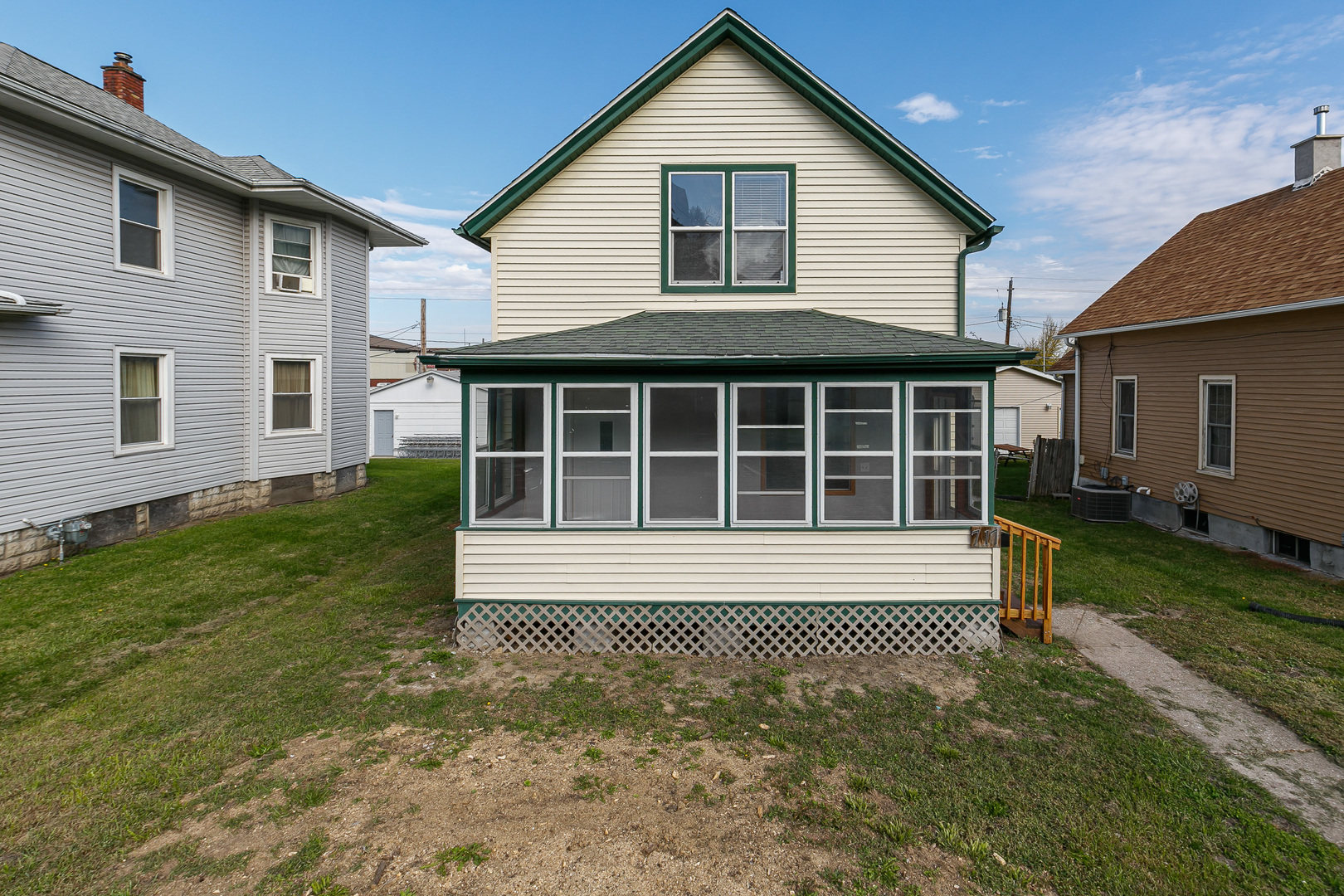 717 17th Avenue Property Photo 2