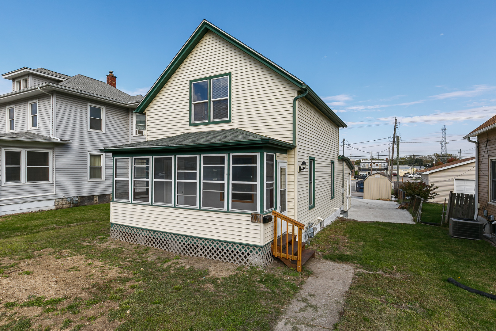 717 17th Avenue Property Photo 3