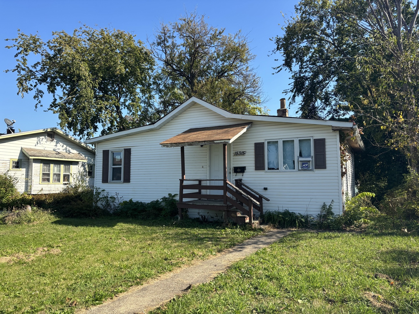15315 Lincoln Avenue Property Photo 3