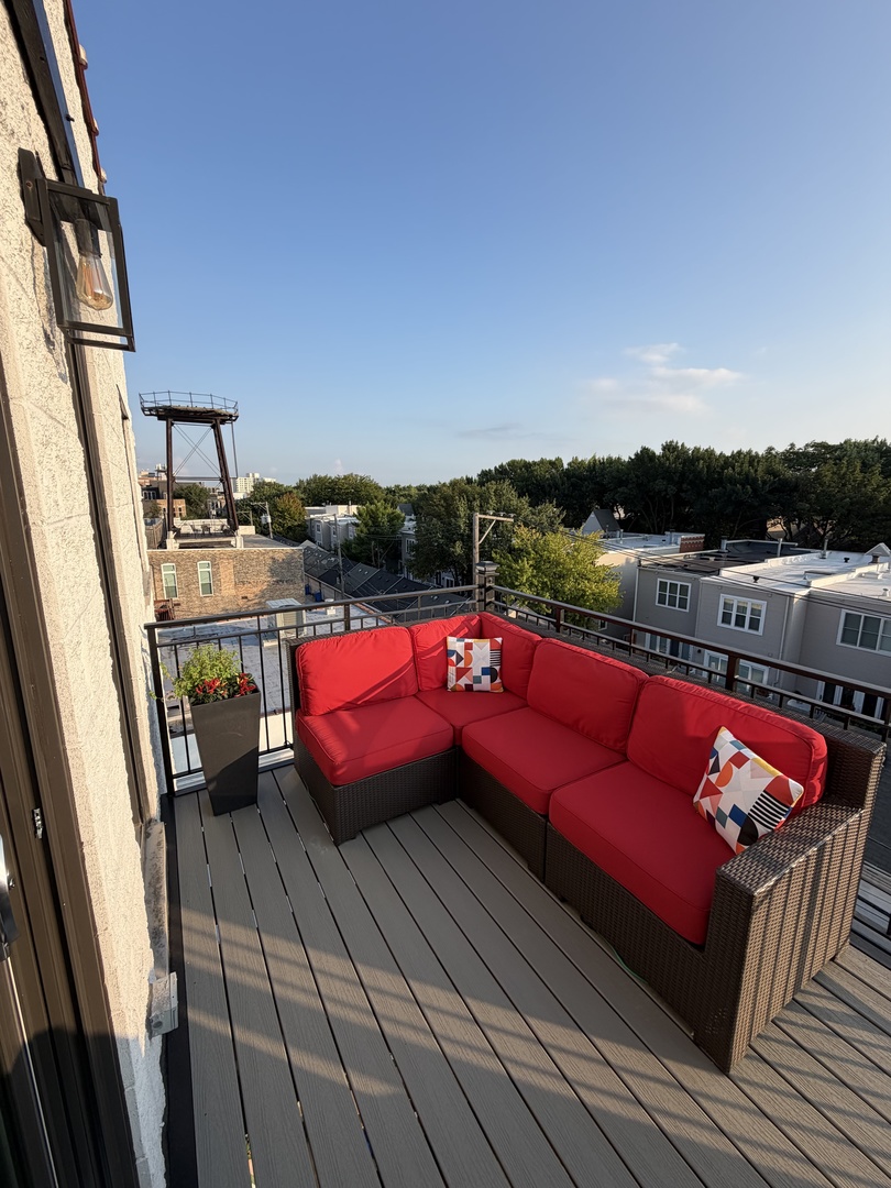 1835 N Milwaukee Avenue 401 Property Photo 17