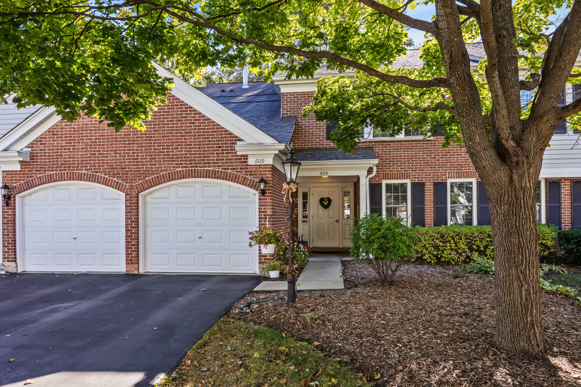 609 Edinburgh Lane B Property Photo 1