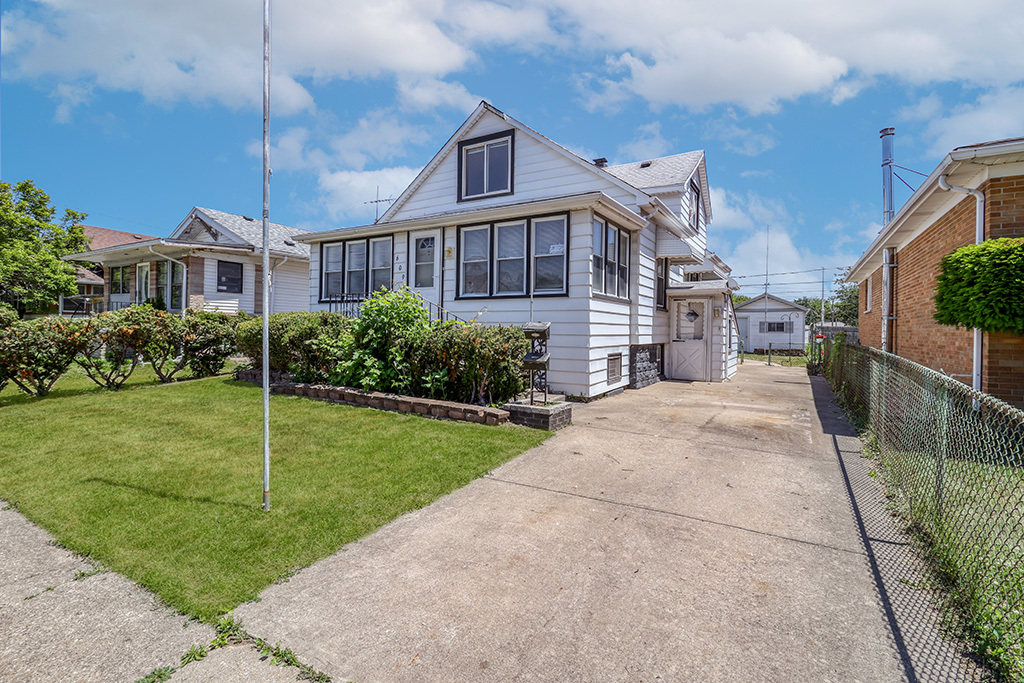 609 Greenbay Avenue Property Photo 1