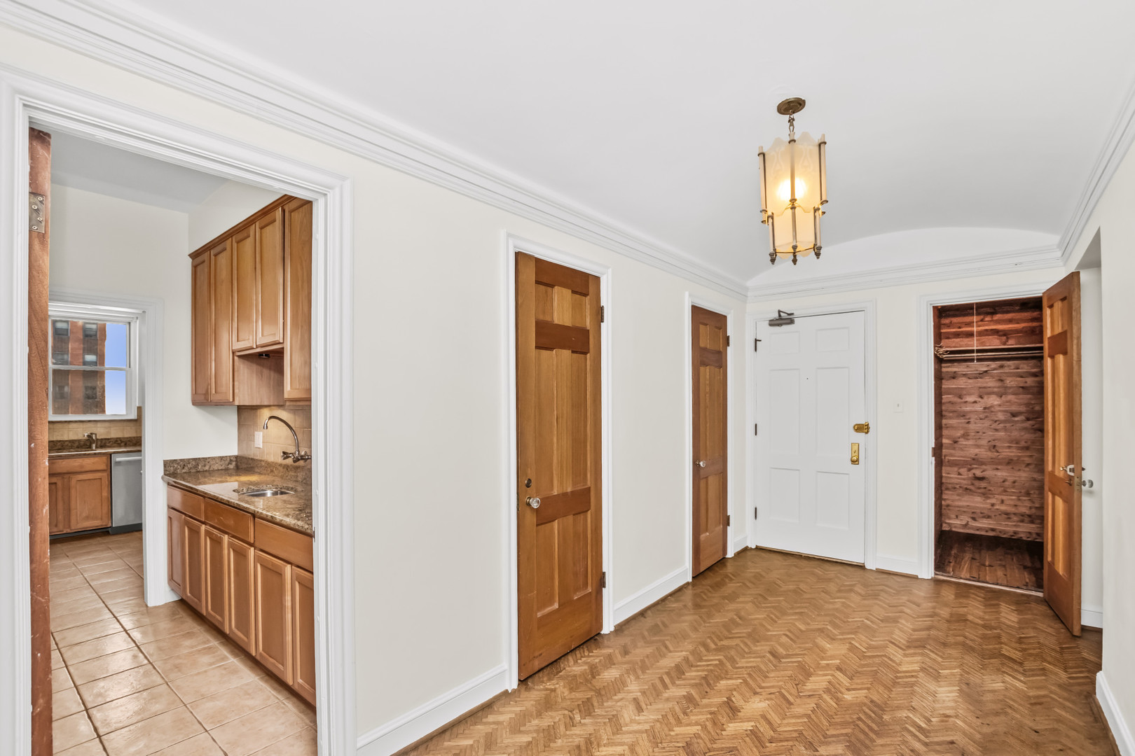 2912 N Commonwealth Avenue 5a Property Photo 5