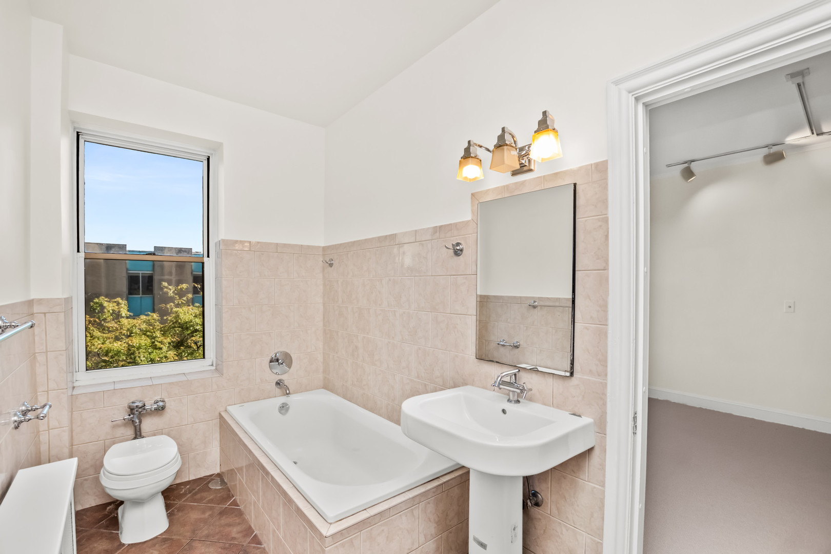 2912 N Commonwealth Avenue 5a Property Photo 17