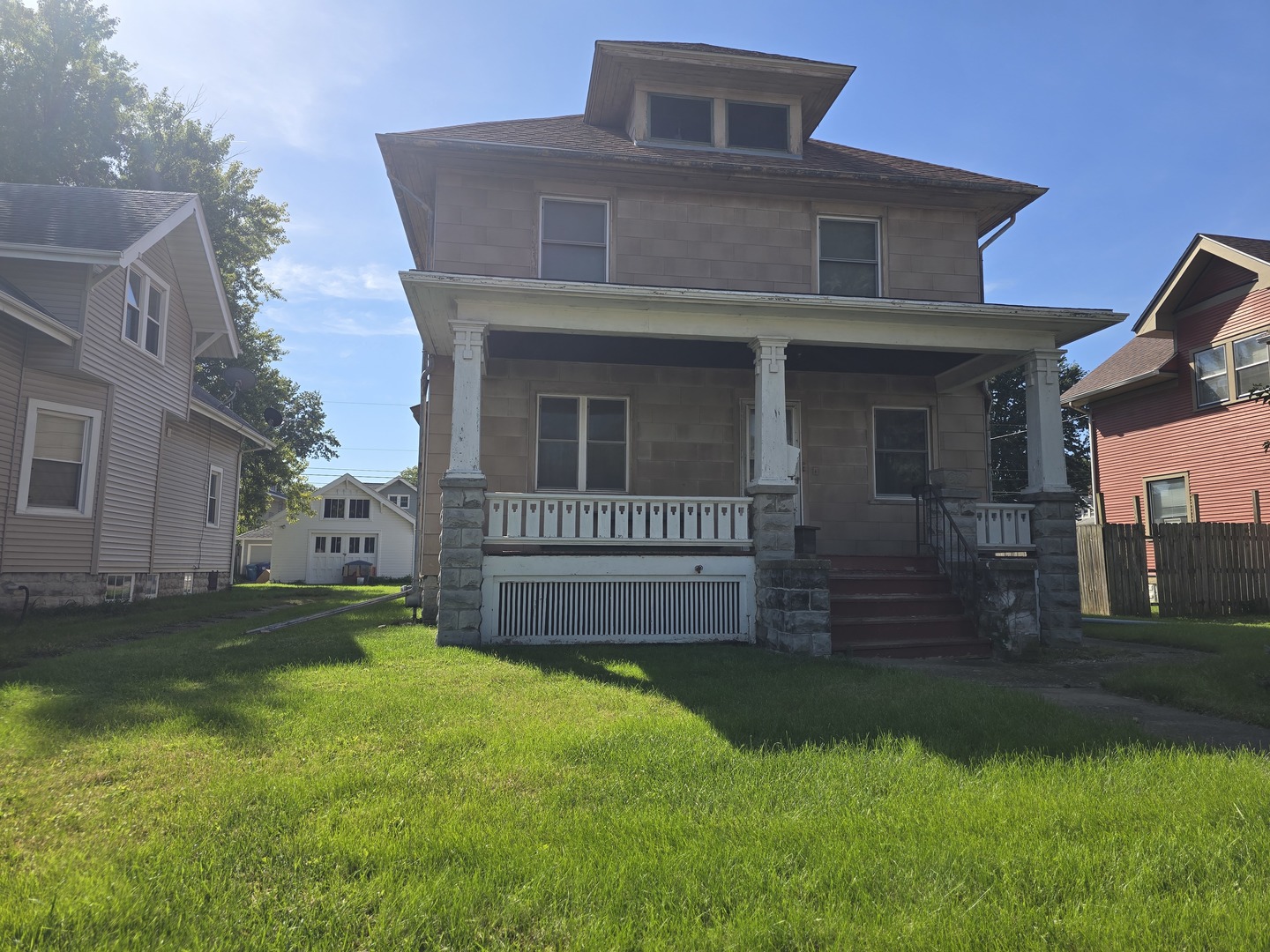 1117 W Locust Street Property Photo 1