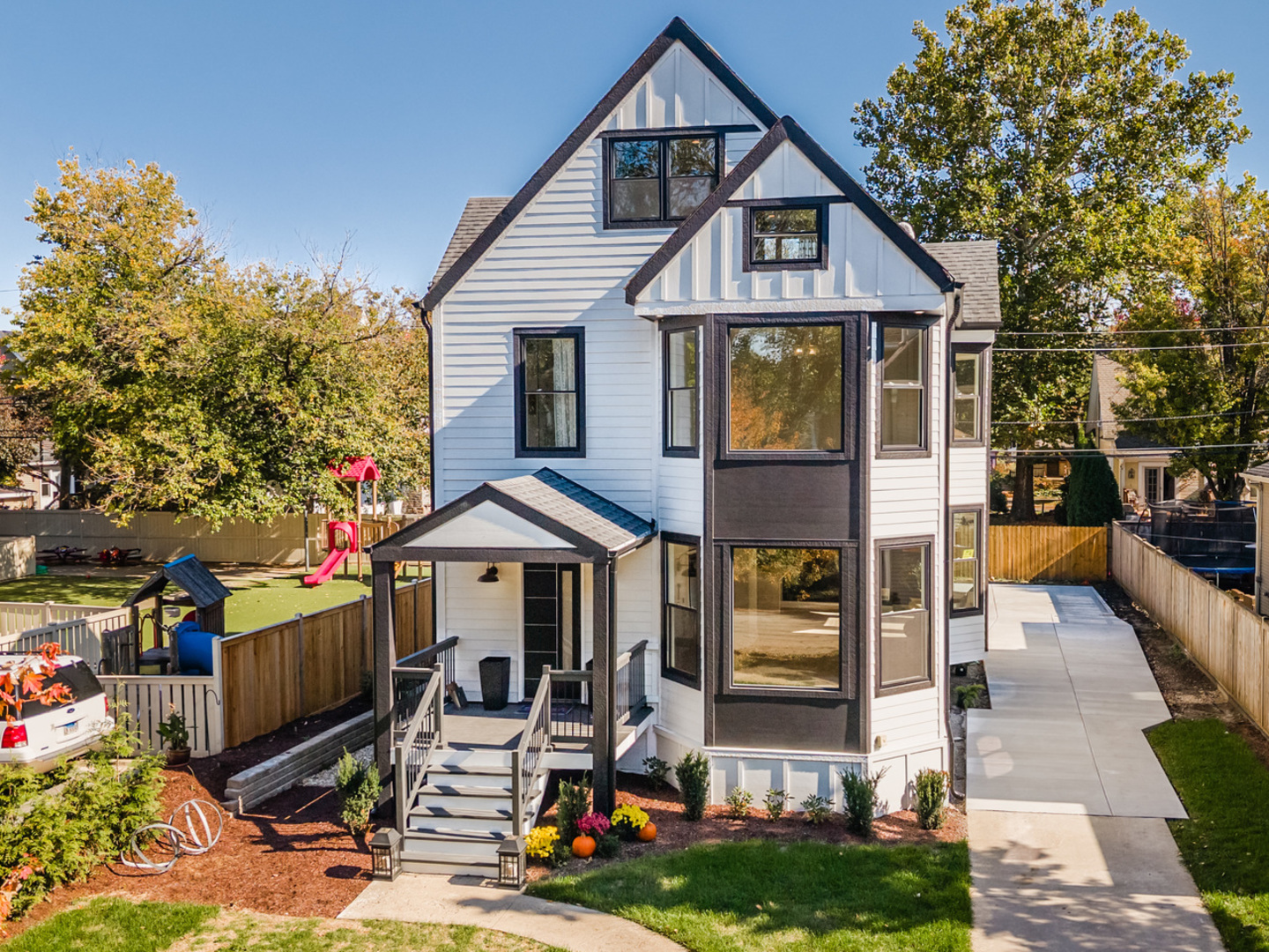 121 N Kensington Avenue Property Photo 1