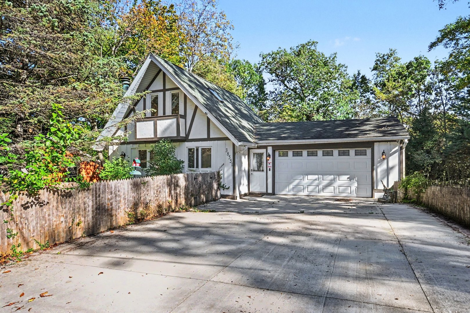 38551 N Hillandale Drive Property Photo 1