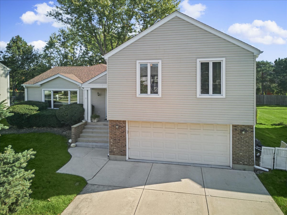 219 Lynbrook Drive Property Photo 1