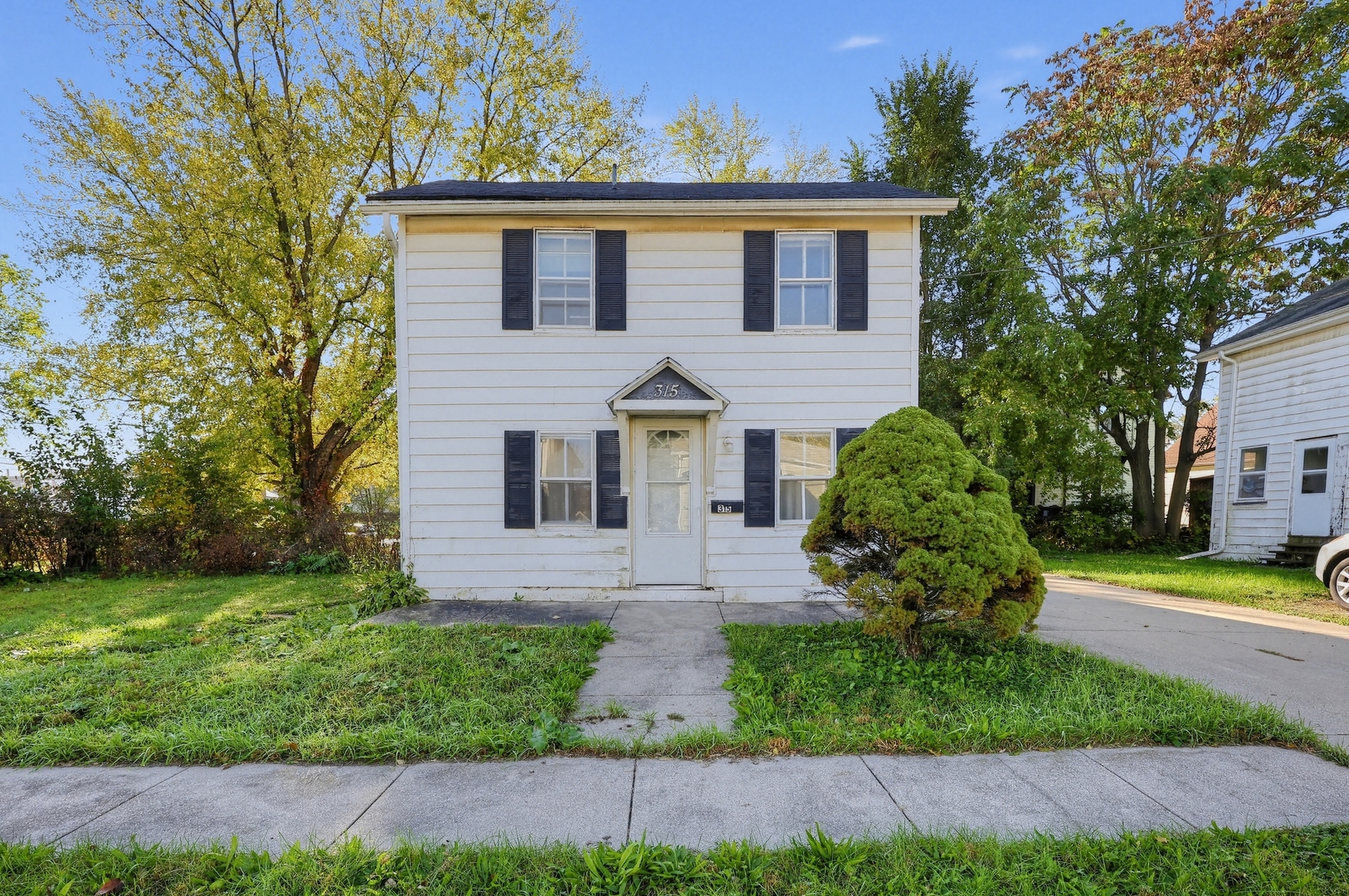 315 W Carpenter Street Property Photo 1
