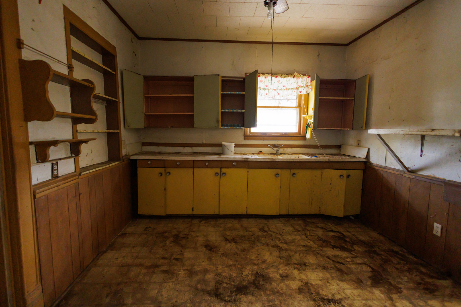 1254 E Bourbonnais Street Property Photo 2