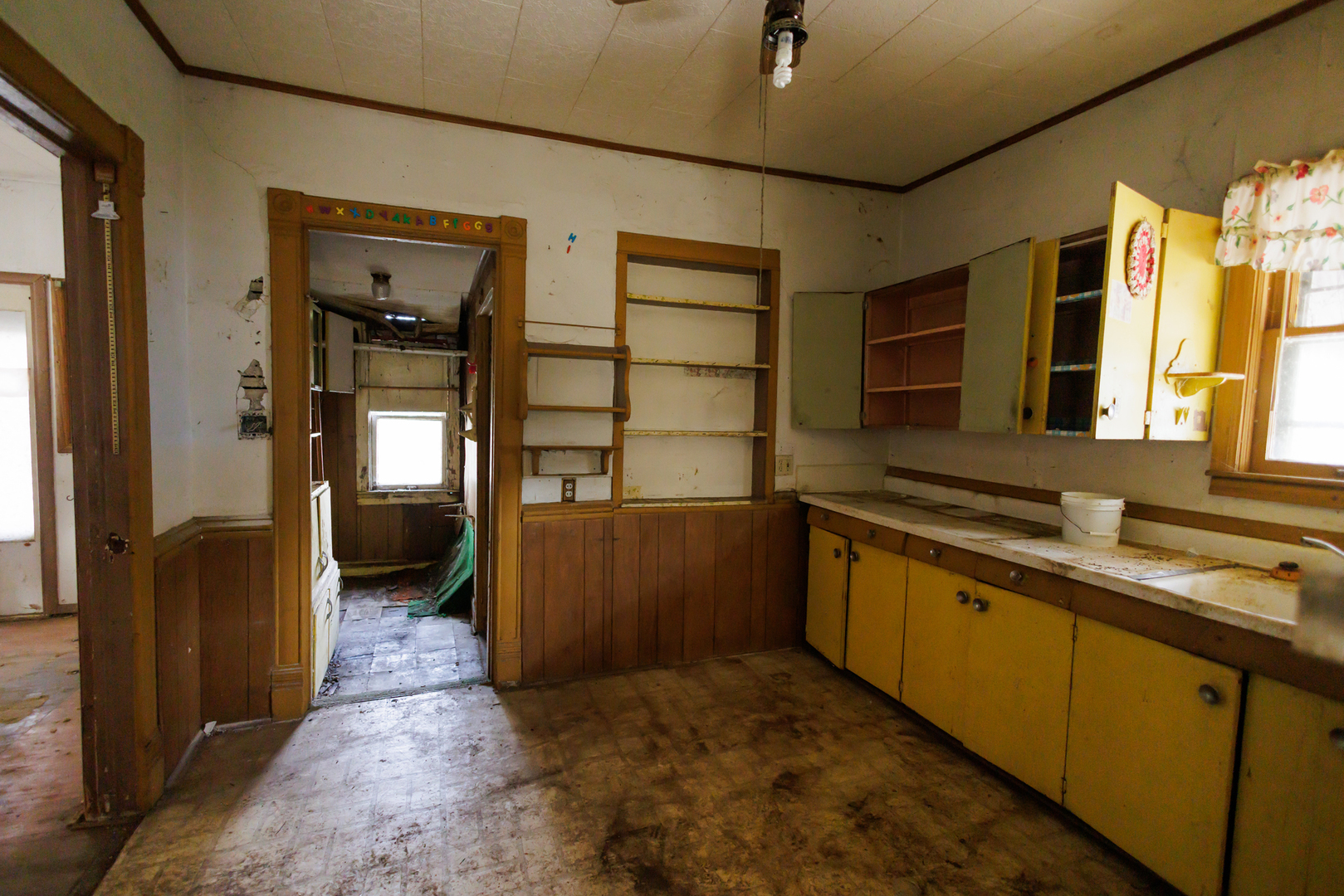 1254 E Bourbonnais Street Property Photo 4