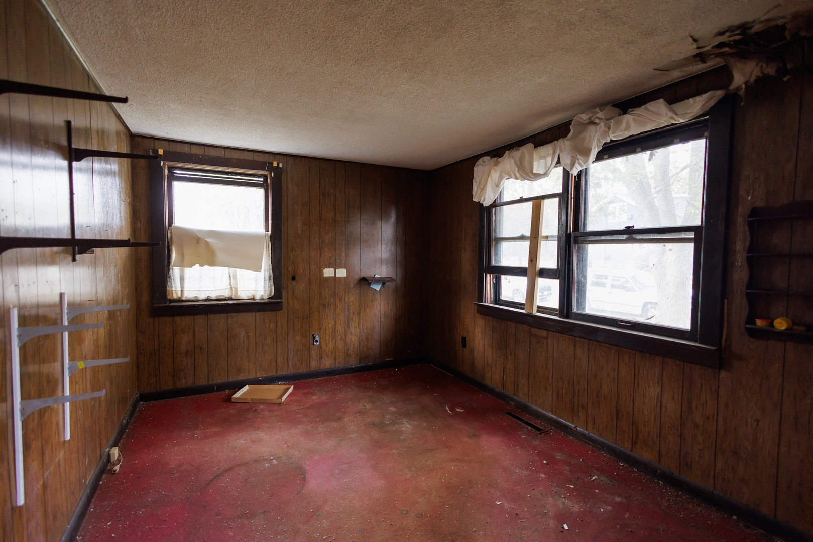 1254 E Bourbonnais Street Property Photo 9