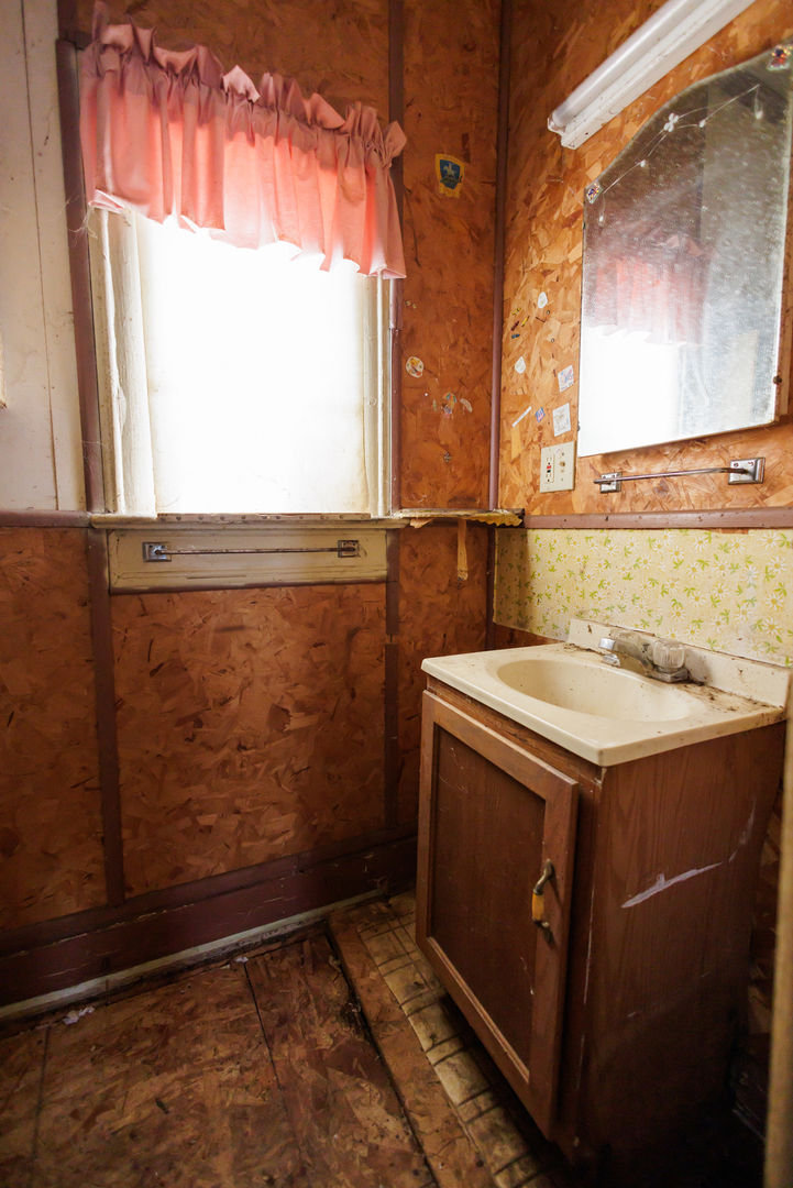 1254 E Bourbonnais Street Property Photo 18