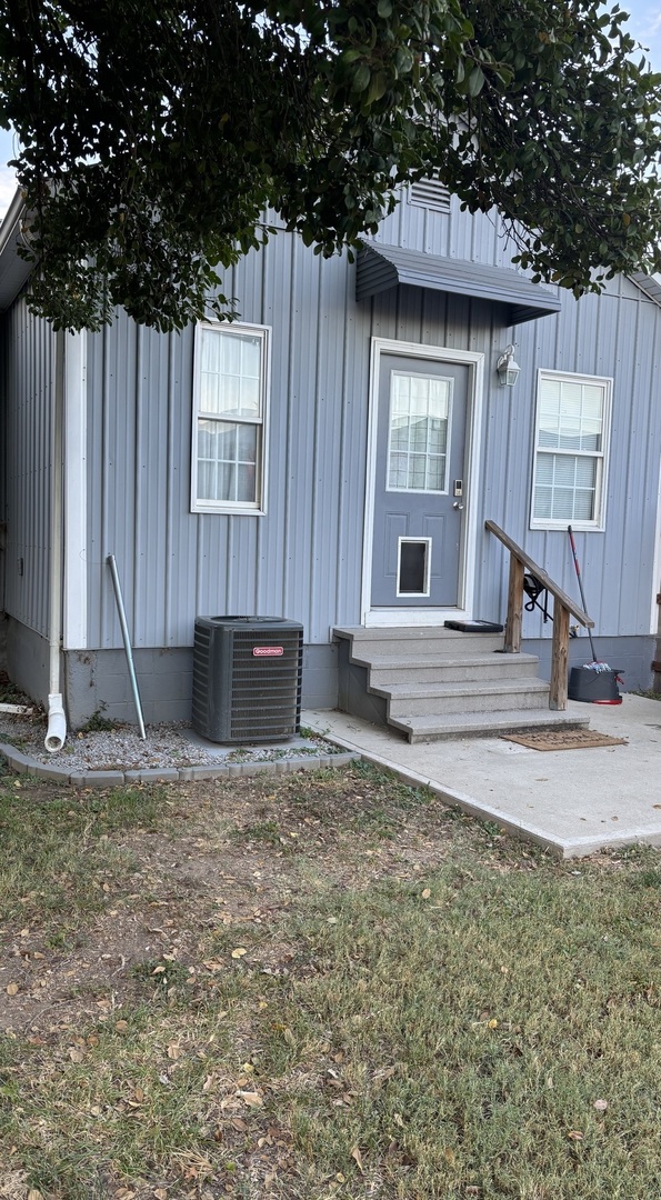 526 E Smith Street Property Photo 2