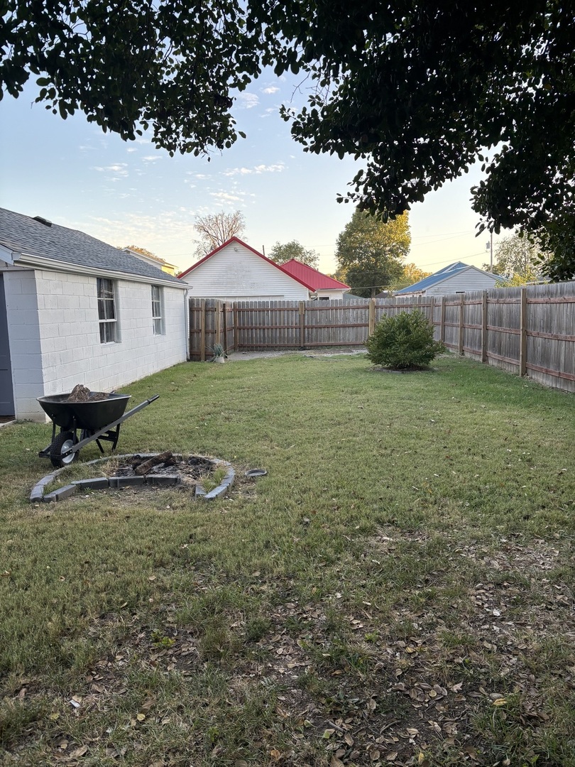 526 E Smith Street Property Photo 4